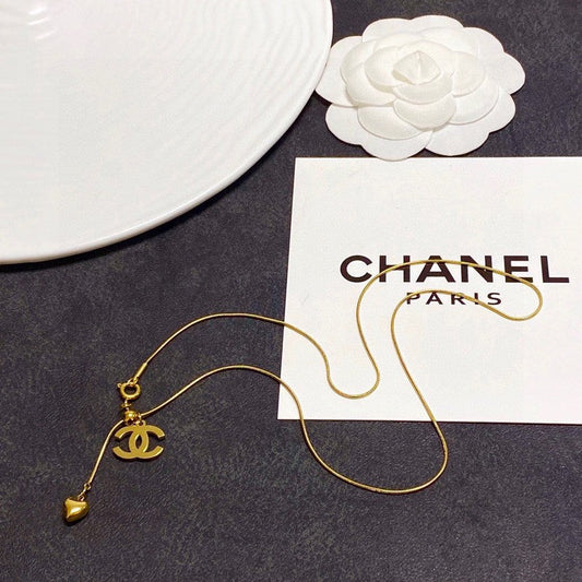 18K  Chanel Heart Pendant Gold Necklace